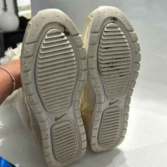 🔥SOLD🔥Nike Womens White/gold Faux Fur Trim Insulated Winter Boot Zip Pom Pom Tie - Picture 12 of 14